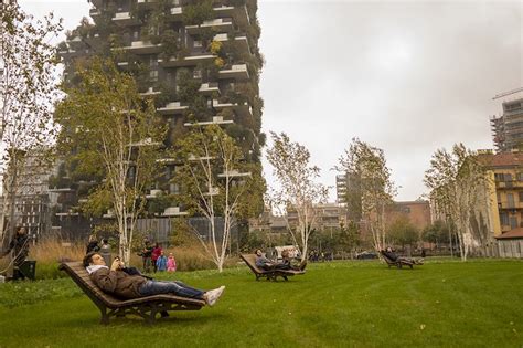 Insomma un vero e proprio polmone verde tra i grattacieli di milano. Nasce la Biblioteca degli alberi di Milano. Ecco le ...