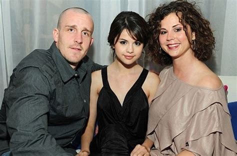 Welcome to selena gomez online, your most comprehensive source on selena gomez. Selena Gomez Family Tree Father, Mother Name Pictures