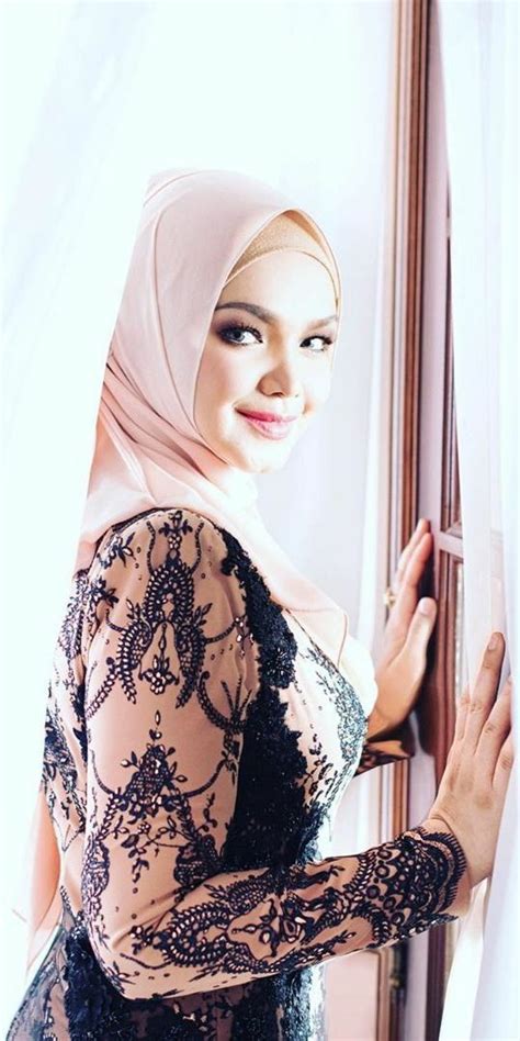 Celeb Lover — Cantiknya Siti Nurhaliza 😍 Celebs Siti Nurhaliza