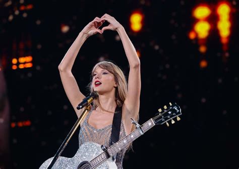 Taylor Swift Coming To Singapore For 3 Night Concert In March 2024