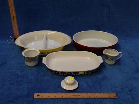 Lot Lot Of Retro Kitchenware Including Pyrex Yellow Flannel Flowers