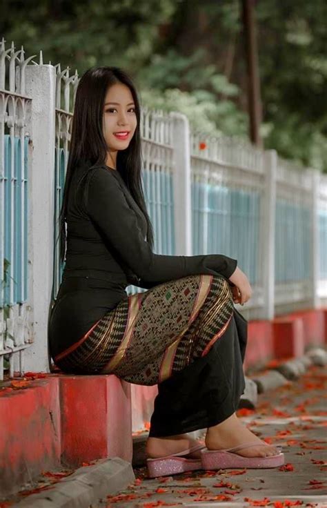 Pin By Hoa Duong On Sitting Girl Myanmar Women Burmese Girls Gorgeous Women