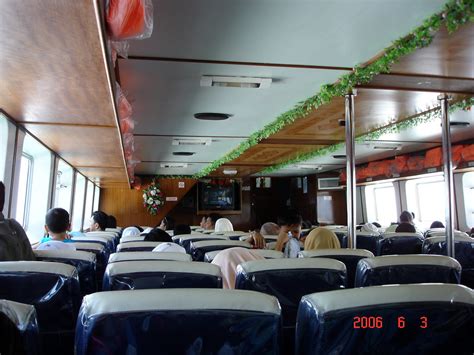Anda boleh menaiki mana mana feri ke pangkor. Suasana di Dalam Feri ke Pulau Pangkor | c.AHami | MK | Flickr
