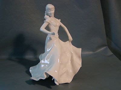 Kunstabteilung HUTSCHENREUTHER Signed Porcelain Lady Dancer Figure