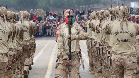 Akut spor kulübü öğrencileri tarafından türk bayrağı ve jandarma 182 yaşında temalı pankart açılmıştır. 2020 Jandarma Uzman Erbaş Alımı Devam Edecek Mi? 2020 ...