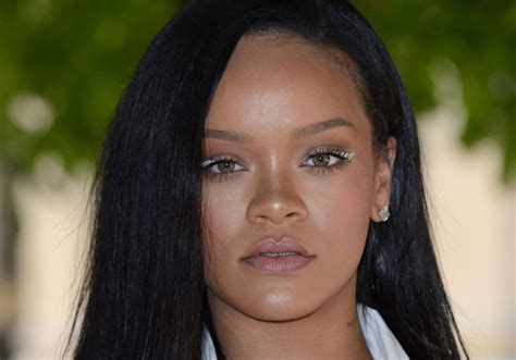 Rihanna Pourquoi Son Gloss Fenty Beauty Se Vend Il Toutes Les 12