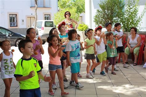 Jugar juego libro para colorear huevos de pascua hechos a mano. Fiestas Populares en Bobadilla y el Cerrillo de Maracena