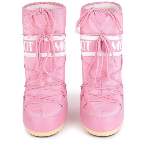 Look your very best and impress at every event with the wonderful moon boots offered on alibaba.com. Moon Boot Pink Nylon Moon Boots | AlexandAlexa