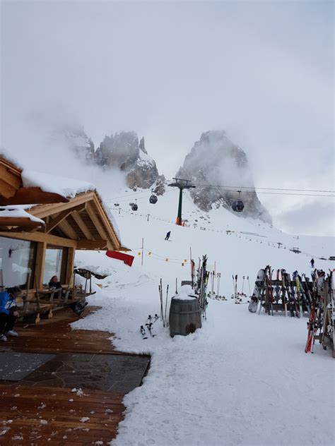 In südtirol finden sie zahlreichen wellnesshotel, in dem sie sich erholsamen anwendungen hingeben können: Südtirol mit Schnee