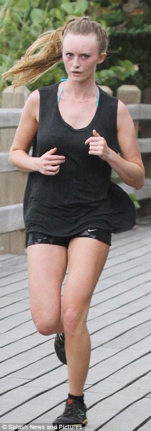 Adrian Grenier Goes On Nye Jog With Mystery Brunette In Miami Daily