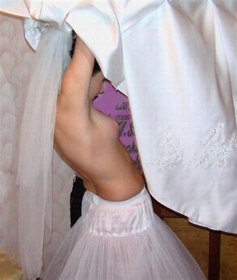 「乳首隠しただけ…」「女性器が見えてる」 史上最もエロいウェディングドレスは・・・（画像） ポッカキット