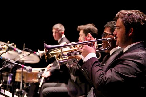 Coffee shop jazz — americano 03:29. FAU | Jazz Band