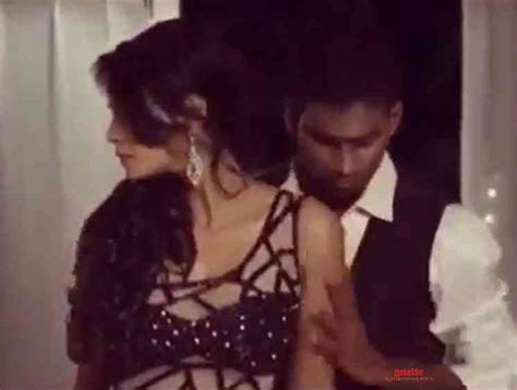 Meera Mithun Share Her Private Quarantine Dance Video Galatta