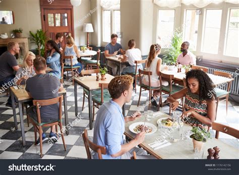 60520 Busy Restaurants Images Stock Photos And Vectors Shutterstock