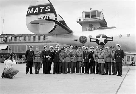 Vid val till kommunfullmäktige visar kartorna län, kommuner, kommunvalkretsar och valdistrikt. Bromma flygplats. Första gruppen i den neutrala ...