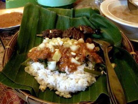 Asli rasa madiun, ibuknya ramah pisan cah. Resto Pecel Pincuk Gareng di Bekasi - Garnesia.com