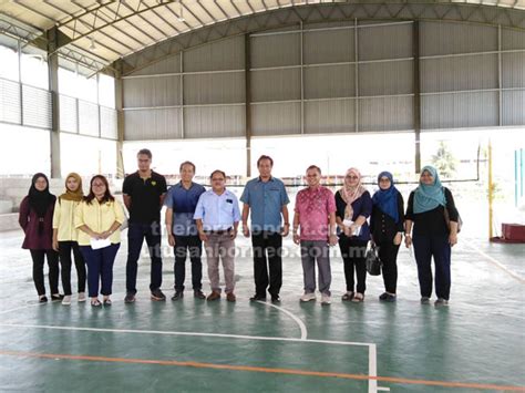 Sarana dan prasarana pendidikan, khususnya lahan, bangunan dan perlengkapan sekolah seyogyanya menggambarkan program pendidikan atau kurikulum sekolah itu. Prasarana sukan di Limbang diperbanyak | Utusan Borneo Online