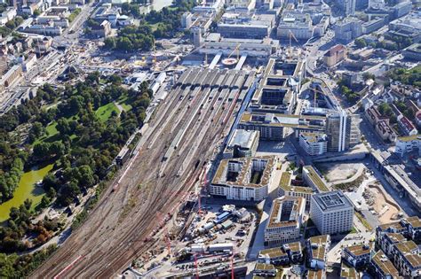 Die gegner von stuttgart 21 haben nicht aufgegeben, noch immer protestieren einige jeden montag. Der Tiefbahnhof Stuttgart21 ist zur Hälfte fertig ...