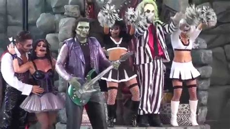 Hmm, something's rotten in the neitherworld. Beetlejuice Graveyard Revue (2011) - YouTube