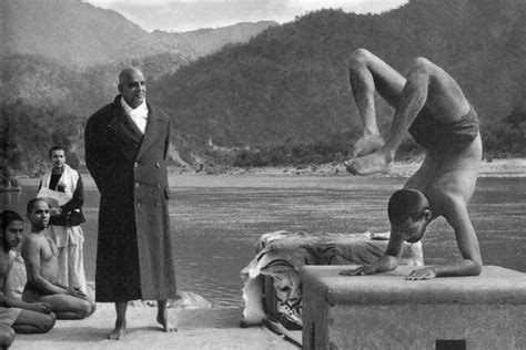 Sivananda yoga centre, gurgaon conducts its yoga classes, retreats and teacher training courses independently, and is not affiliated to any yoga organization, in india or anywhere in the world. Sivananda Lineage and yoga styles YOGATEKET-Wiki