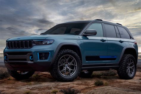 2022 Jeep Grand Cherokee Trailhawk 4xe Pictures