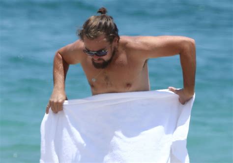 Shirtless Leonardo DiCaprio In Miami Beach Pictures POPSUGAR Celebrity Photo