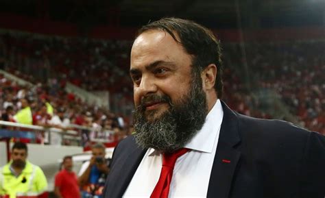 Ξεκίνησε την ποδοσφαιρική του σταδιοδρομία στην ομάδα του αίαντα καλαμάτας και έπειτα στην ομάδα του απόλλωνα πεταλιδίου. Τους τρέλανε όλους ο Μαρινάκης! - ΠΟΔΟΣΦΑΙΡΟ - REDKING
