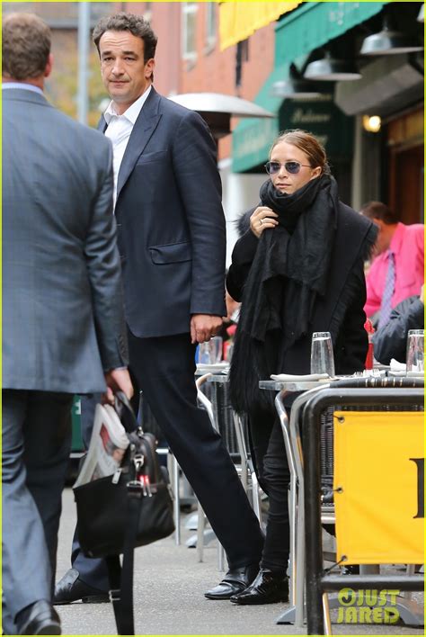 The fashion designer has not officially revealed the news, but page six reported olsen and sarkozy were married friday in a small manhattan ceremony. Full Sized Photo of mary kate olsen oliver sarkozy lunch ...
