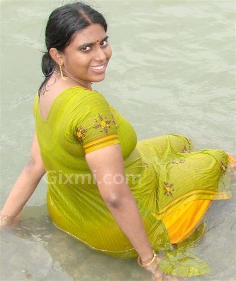 Wet Dress Aunties Desi Aunty Online Hot Desi Aunty Photos Indian Pakistani Aunties Desi Actress