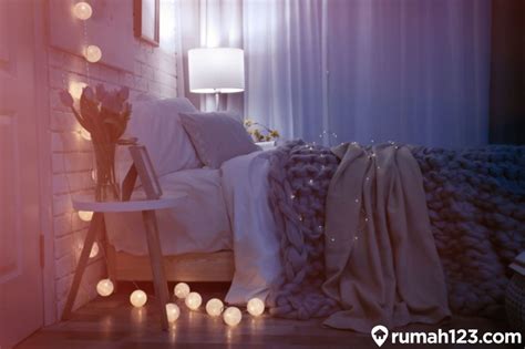 Dengan begitu, kalian bisa nyaman berada di kamar dan tidur dengan nyenyak setiap hari. 7 Rekomendasi Lampu Tidur yang Bikin Kamar Terlihat ...