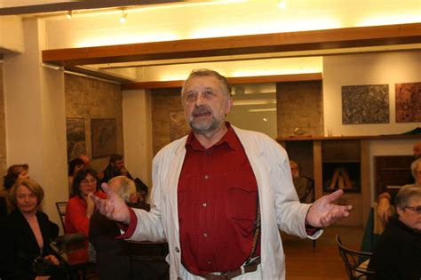 Vystudoval ekonomiku a organizaci strojní výroby a získal titul inženýr. GALERIE: Jan Vodňanský: Není všem Tarantulím konec! | FOTO ...