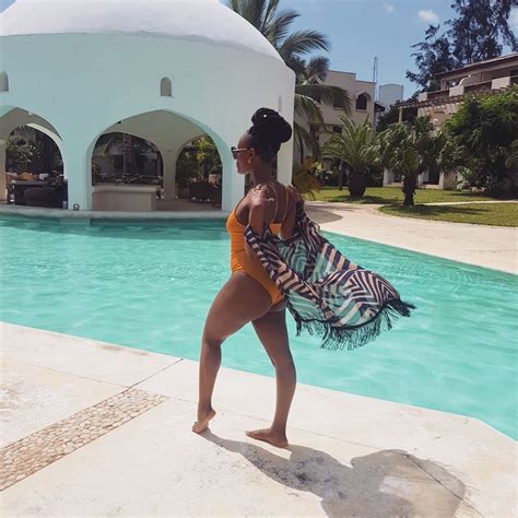 Issa Snack Miss Mandis Photo Of Her Bare Behind Will Make You Thirst For Days