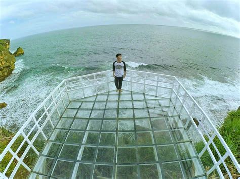 Di kota ini ada banyak objek wisata yang bisa membawamu seolah berada di negeri ginseng. Jembatan Kaca yang Lagi Hits di Jogja - Destinasi Wisata