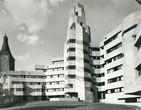 Böhm starb im alter von 101 jahren, wie sein büro am donnerstag bestätigte. Rathaus Bensberg, Germany, Gottfried Böhm, 1969 ...