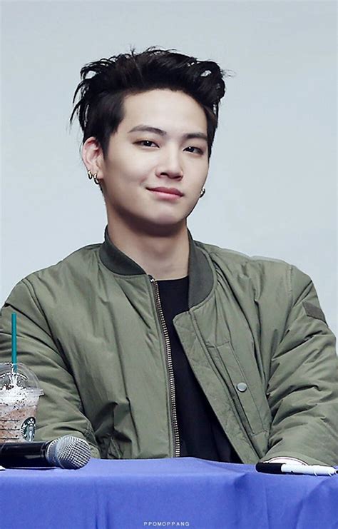 Seriously, that eye smile is killing me and he has a great personnality. JB is my bias wrecker but he so cute | イムジェボム、Got7 ジェボム、男の人