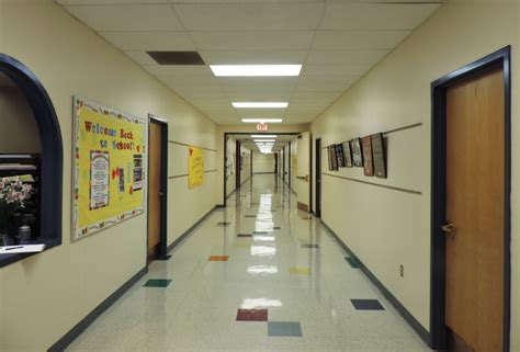 Elementary Hallway с изображениями