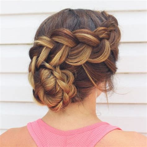 And this is quite easy to do and gives a very formal and polished look. 14 Prom Hairstyles for Long Hair that are Simply Adorable