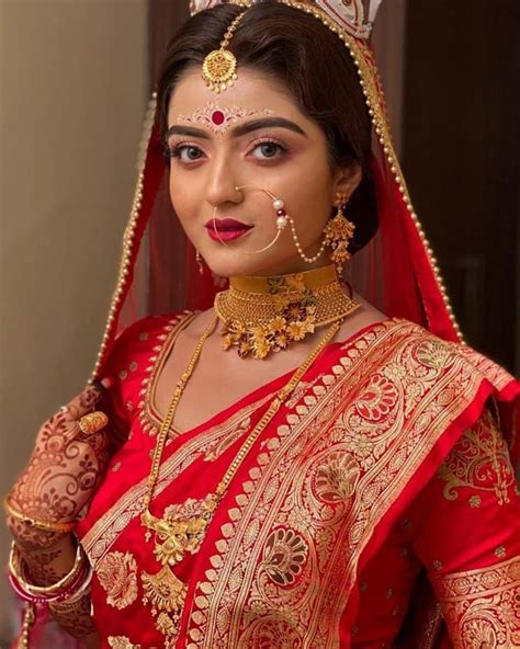 Traditional Bengali Bridal Look Bengali Bridal Makeup Bengali Bride