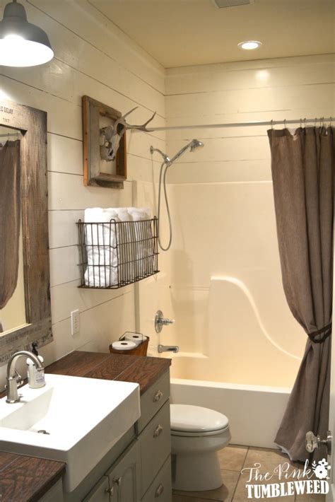 The material for the cupboards and the bathtub stage also made of the same logs. 50+ Best Rustic Bathroom Design and Decor Ideas for 2021