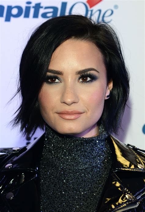 25 Best Images Demi Lovato Short Blue Hair / Demi Lovato Sexy Blunt One Side Part Short Lob Wave 
