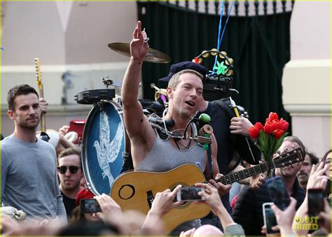 Chris Martin Flaunts Muscles For Coldplay S A Sky Full Of Stars Music Video Photo 3137563