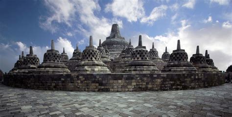 Visiter Le Temple De Borobudur à Java à Vélo