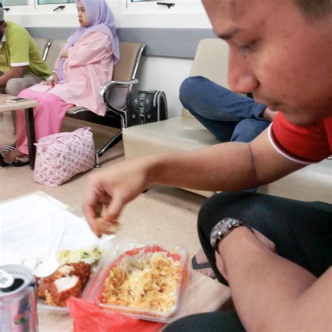 Di hospital, doktor berkot putih dengan muka bengis, datang datang terus bagi suntikan yang amat menyakitkan. PENGALAMAN BERSALIN DI HOSPITAL SHAH ALAM | Scribbledydum ...