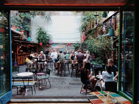 Restaurant uses picture frames to enhance dining experience. 7 Restaurant Design Trends - 2019 - RCA Contractors - Florida General Contractors
