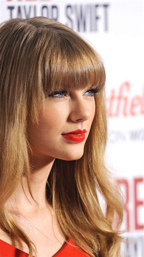 Gorgeous Singer Red Lips Taylor Swift Wallpaper Taylor Swift Hair