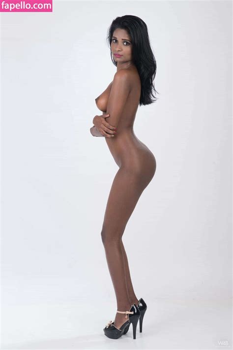 Resha Antony Ellynbabe Ellynxoxxo Nude Leaked Onlyfans Photo