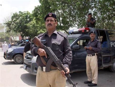 کراچی؛ پولیس ہیڈکوارٹر میں دستی بم دھماکا، 2 اہلکار جاں بحق، 2 زخمی