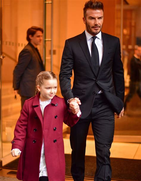Being the youngest in the family, she gets unlimited attention from her parents as well as her older brothers. Harper Beckham : quelle est cette marque française qui ...