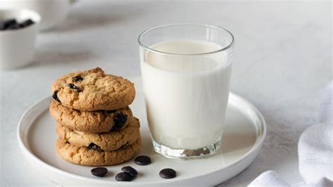 Do Cookies And Milk Really Help You Fall Asleep
