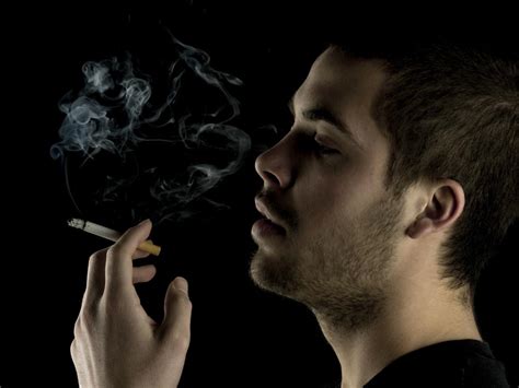 Smoking Every Day Can Increase Psychosis Risk Study Finds
